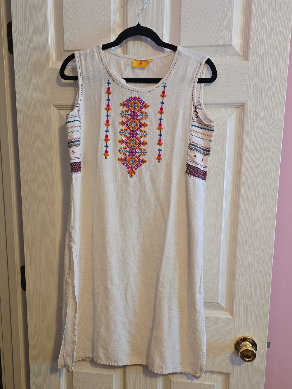 Sleeveless Cream Embroidered Tunic - Brand Unknown